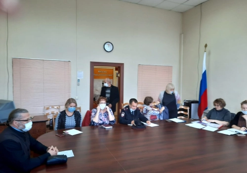 В здании администрации Вяземского района состоялось заседание межведомственной комиссии по противодействию распространения наркотических веществ