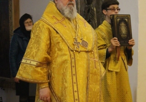 В Неделю 20-ю по Пятидесятнице, Преосвященнейший Сергий, епископ Вяземский и Гагаринский возглавил Божественную литургию в Свято-Троицком кафедральном соборе города Вязьма