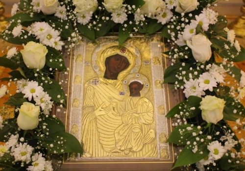 В канун празднования Иверской иконы Божией Матери Епископ Вяземский и Гагаринский Сергий совершил Всенощное бдение