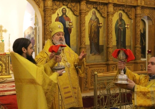 В Неделю 21-ю по Пятидесятнице, день памяти Прор. Иои́ля, мч. Уа́ра, Преосвященнейший Сергий, епископ Вяземский и Гагаринский возглавил Божественную литургию в Свято-Троицком кафедральном соборе города Вязьма