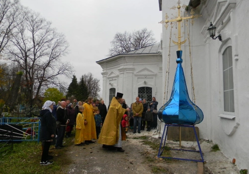 Для Преображенского храма села Баскаково освятили новый купол с крестом