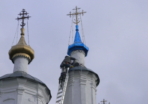 Водружение освящённого креста на храм Преображения Господня села Баскаково