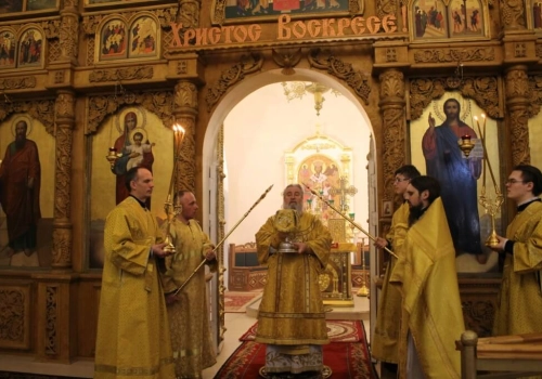 В Неделю 23-ю по Пятидесятнице, день памяти Мчч. Акинди́на, Пига́сия, Аффо́ния, Елпидифо́ра, Анемподи́ста и иже с ними, Преосвященнейший Сергий, епископ Вяземский и Гагаринский возглавил Божественную литургию в Свято-Троицком соборе города Вязьма