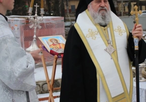 Епископ Вяземский и Гагаринский Сергий совершил молебен на месте строящегося храма во имя Архистратига Божия Михаила