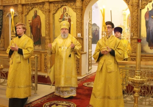 Накануне Недели 27-й по Пятидесятнице, дня памяти Апостола Андре́я Первозванного, Преосвященнейший Сергий, епископ Вяземский и Гагаринский возглавил Всенощное бдение в Свято-Троицком кафедральном соборе города Вязьма