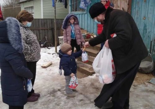 При приходе храма 