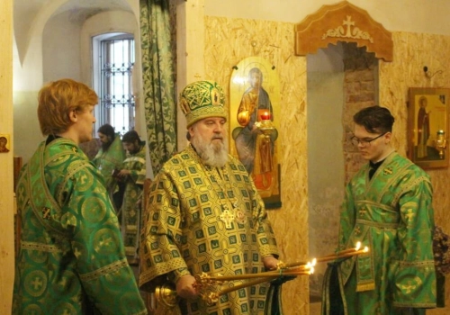 Епископ Вяземский и Гагаринский Сергий возглавил служение праздничной Божественной литургии в возрождаемом Спасо-Аркадиевском женском монастыре города Вязьма