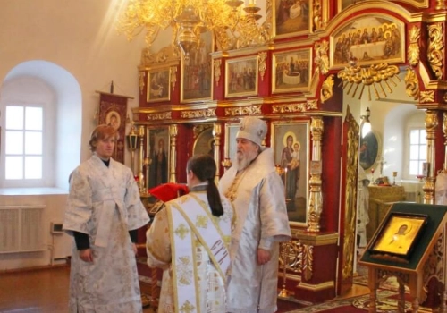 Епископ Вяземский и Гагаринский Сергий возглавил служение Божественной литургии в епархиальном Иоанно-Предтеченском женском монастыре