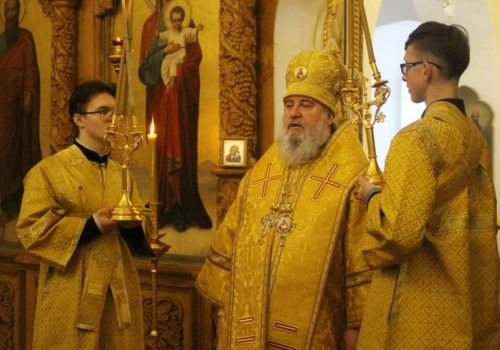 В Неделю 33-ю по Пятидесятнице, день памяти Прп. Феодо́сия Великого, общих житий начальника, Преосвященнейший Сергий, епископ Вяземский и Гагаринский возглавил Божественную литургию в Свято-Троицком кафедральном соборе города Вязьма