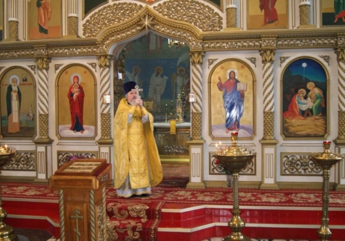 Литургия в храме Рождества Христова города Сафоново в день интронизации Патриарха Кирилла