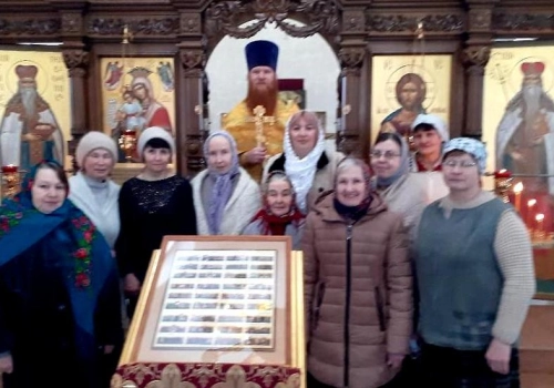 Богослужение в храме иконы Божией Матери «Достойно есть» в день интронизации Патриарха Кирилла