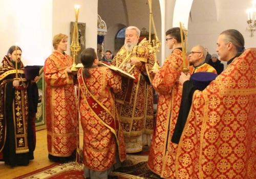 Накануне Недели 35-й по Пятидесятнице, дня памяти Собора новомучеников и исповедников Церкви Русской, Преосвященнейший Сергий епископ Вяземский и Гагаринский возглавил Всенощное бдение в Свято-Троицком кафедральном соборе города Вязьма