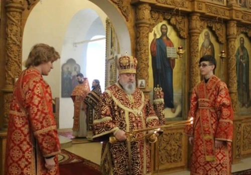 Епископ Вяземский и Гагаринский Сергий совершил Божественную Литургию в день памяти Собора Новомучеников и Исповедников Церкви Русской