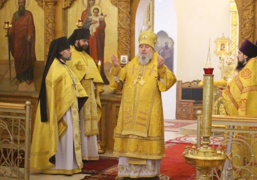 Епископ Вяземский и Гагаринский Сергий возглавил служение Божественной литургии в день памяти Вселенских учителей и святителей Васи́лия Великого, Григо́рия Богослова и Иоа́нна Златоустого