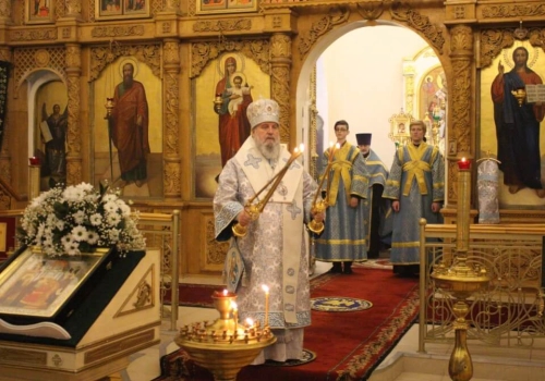 Накануне двунадесятого праздника Сретения Господа Бога и Спаса нашего Иисуса Христа, Преосвященнейший Сергий епископ Вяземский и Гагаринский, совершил Всенощное бдение в Свято-Троицком кафедральном соборе города Вязьма