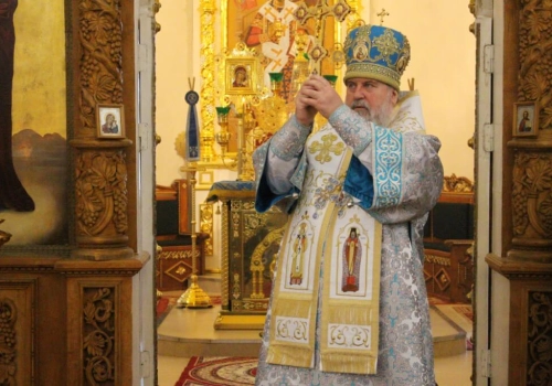 В праздник Сретения Господа Бога и Спаса нашего Иисуса Христа Епископ Вяземский и Гагаринский Сергий возглавил праздничную Божественную литургию в Свято-Троицком соборе города Вязьма