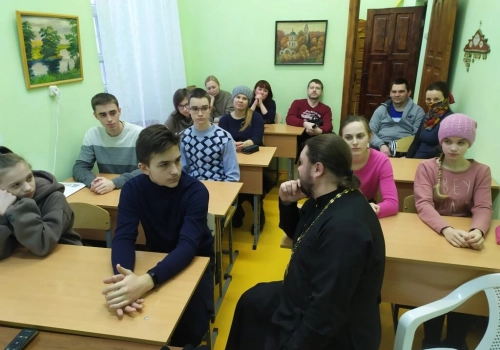 В видеолектории Архиерейского подворья Благовещенского собора города Гагарин состоялось очередное собрание православной молодежи