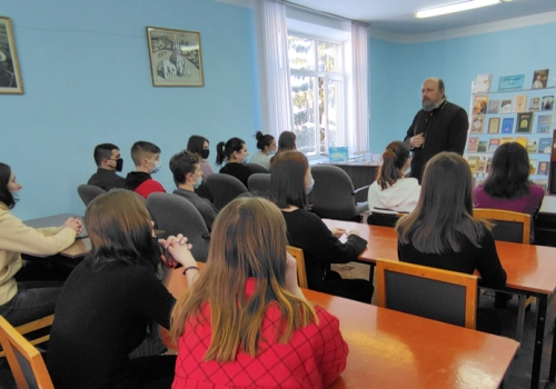 Приход храма Введения Пресвятой Богородицы провел мероприятия, посвященные Дню православной молодежи