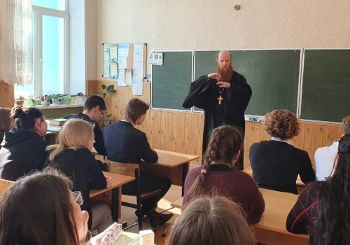 В старших классах МБОУ СОШ №3 п. Горный Сафоновского района были проведены мероприятия, посвященные Дню православной молодежи