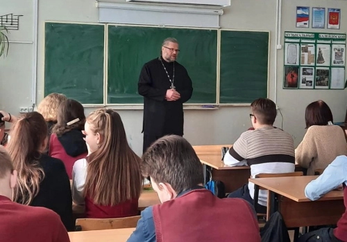 В старших классах МБОУ СОШ № 4 города Вязьма были проведены мероприятия, посвященные Дню православной молодежи