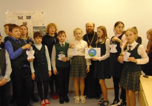 В рамках празднования дня Православной книги с воспитанниками шестого класса школы – 