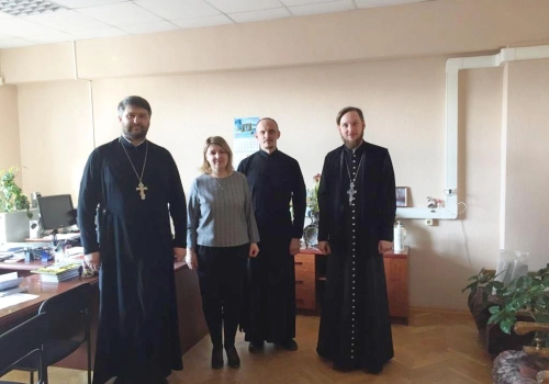 В центральной библиотеке города Вязьма состоялась рабочая встреча Руководителя Молодёжно-миссионерского отдела Вяземской епархии с Руководством центральной библиотеки