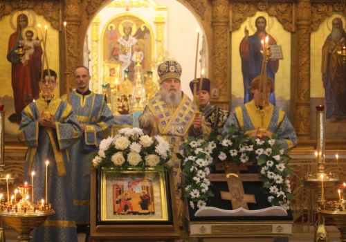 В канун праздника Благовещения Пресвятой Богородицы Епископ Вяземский и Гагаринский Сергий совершил всенощное бдение в Свято-Троицком кафедральном соборе города Вязьма