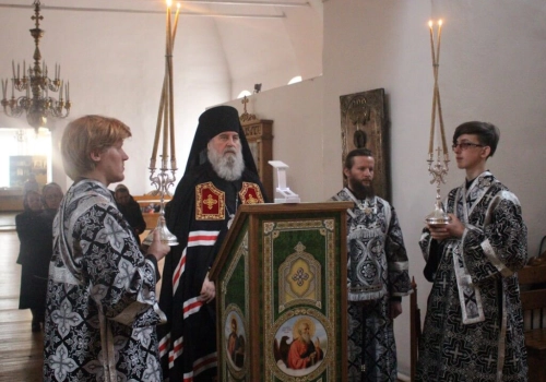 Епископ Вяземский и Гагаринский Сергий совершил утреню с чтением Великого канона преподобного Андрея Критского в Свято-Троицком кафедральном соборе города Вязьма
