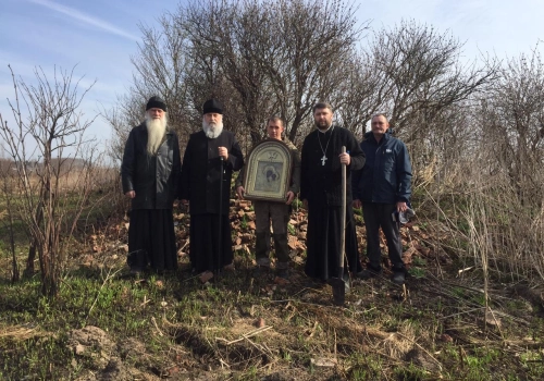 Преосвященнейший Сергий епископ Вяземский и Гагаринский посетил с Архипастырским визитом территорию Сычёвского Казанского монастыря основанного в 1864 году