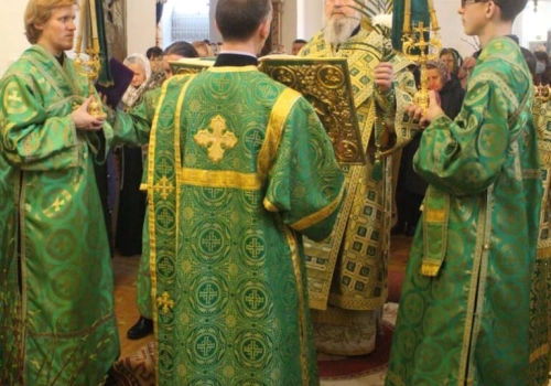 В канун Недели 6-й Великого поста (ваий), празднования Входа Господня в Иерусалим, Епископ Вяземский и Гагаринский Сергий совершил всенощное бдение в Свято-Троицком кафедральном соборе города Вязьма