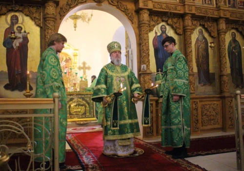 В праздник Входа Господня в Иерусалим епископ Вяземский и Гагаринский Сергий совершил Божественную литургию в Свято-Троицком кафедральном соборе города Вязьма
