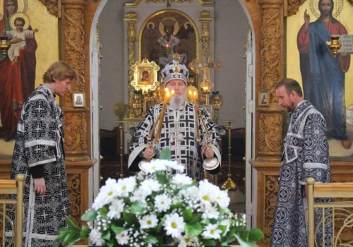 В Великий вторник епископ Вяземский и Гагаринский Сергий возглавил Литургию Преждеосвященных Даров в Свято-Троицком кафедральном соборе города Вязьма