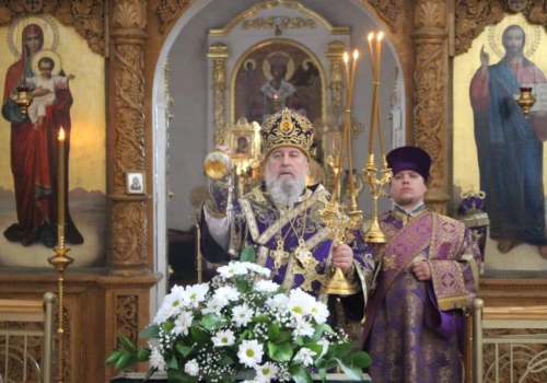 В Великий Четверток Страстной седмицы Великого поста епископ Вяземский и Гагаринский Сергий совершил Божественную литургию свт. Василия Великого и чин омовения ног в Свято-Троицком кафедральном соборе города Вязьма