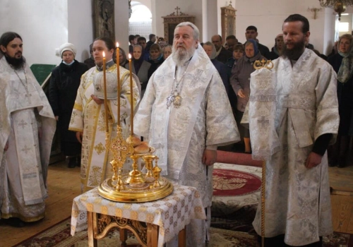 В Великую Субботу Епископ Вяземский и Гагаринский Сергий совершил Литургию св. Василия Великого в Свято-Троицком кафедральном соборе города Вязьма