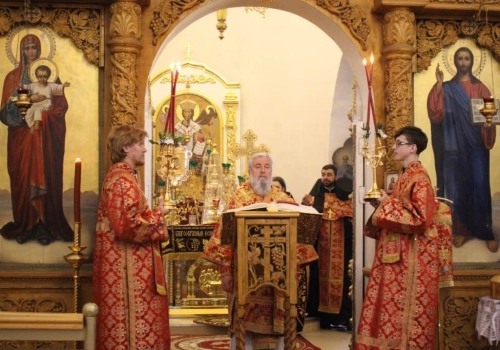 В день праздника Светлого Христова Воскресения Епископ Вяземский и Гагаринский Сергий совершил Пасхальную великую вечерню в Свято-Троицком кафедральном соборе города Вязьма