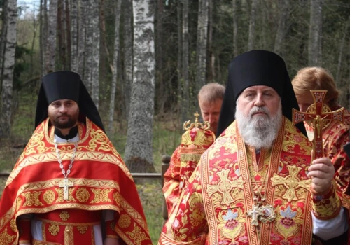 Епископ Вяземский и Гагаринский Сергий совершил Божественную литургию в Свято-Владимирском монастыре на истоке реки Днепр