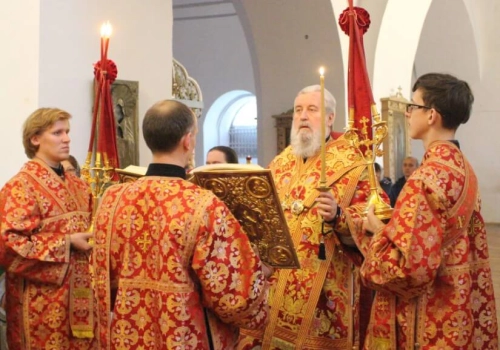 Епископ Вяземский и Гагаринский Сергий совершил Всенощное бдение в канун Недели 2-й по Пасхе, апостола Фомы (Антипасхи) в Свято-Троицком кафедральном соборе города Вязьма