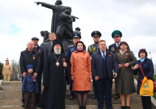 Епископ Вяземский и Гагаринский Сергий принял участие в торжественном митинге посвящённом Празднику Великой Победы