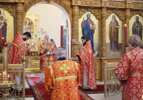 Епископ Вяземский и Гагаринский Сергий совершил Божественную литургию в день Пасхального поминовения усопших (Радоницы)