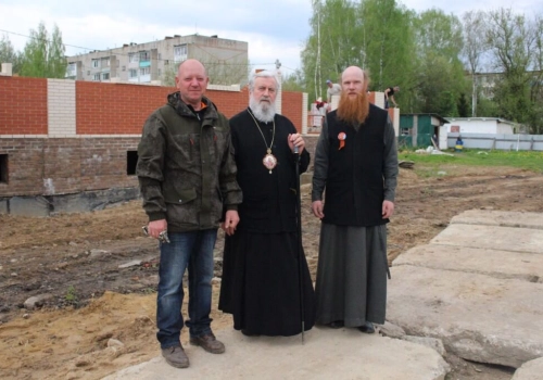 Епископ Вяземский и Гагаринский Сергий посетил с архипастырским визитом строящийся храм Архистратига Михаила г. Сафоново