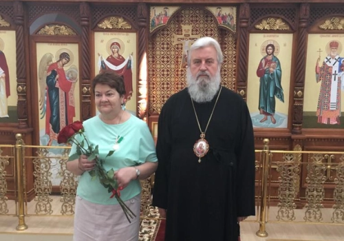 Епископ Вяземский и Гагаринский Сергий вручил Патриаршую награду Заведующей инфекционным отделением поликлиники ОГБУЗ 