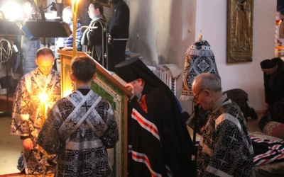 епископ Сергий возглавил служение Великого повечерия с чтением Великого покаянного канона