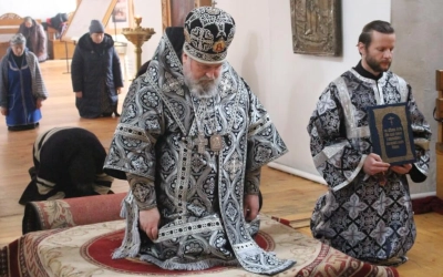 Епископ Сергий совершил Литургию Преждеосвященных Даров в Троицком соборе