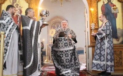 Епископ Сергий совершил Литургию Преждеосвященных Даров в Троицком соборе