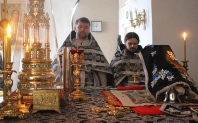 Епископ Сергий совершил Литургию Преждеосвященных Даров в Троицком соборе