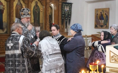 Епископ Сергий совершил Литургию Преждеосвященных Даров в Троицком соборе