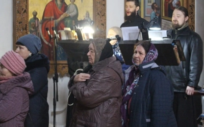 Епископ Сергий совершил Литургию Преждеосвященных Даров в Троицком соборе