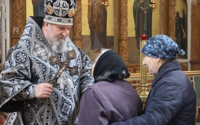 Епископ Сергий совершил Литургию Преждеосвященных Даров в Троицком соборе