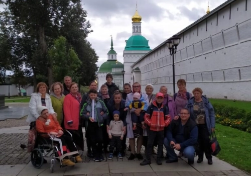 Добровольцы гуманитарного склада Вяземского благочиния совершили паломническую поездку в Свято-Троицкую Сергиеву Лавру
