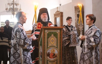 епископ Сергий возглавил служение Великого повечерия с чтением Великого покаянного канона